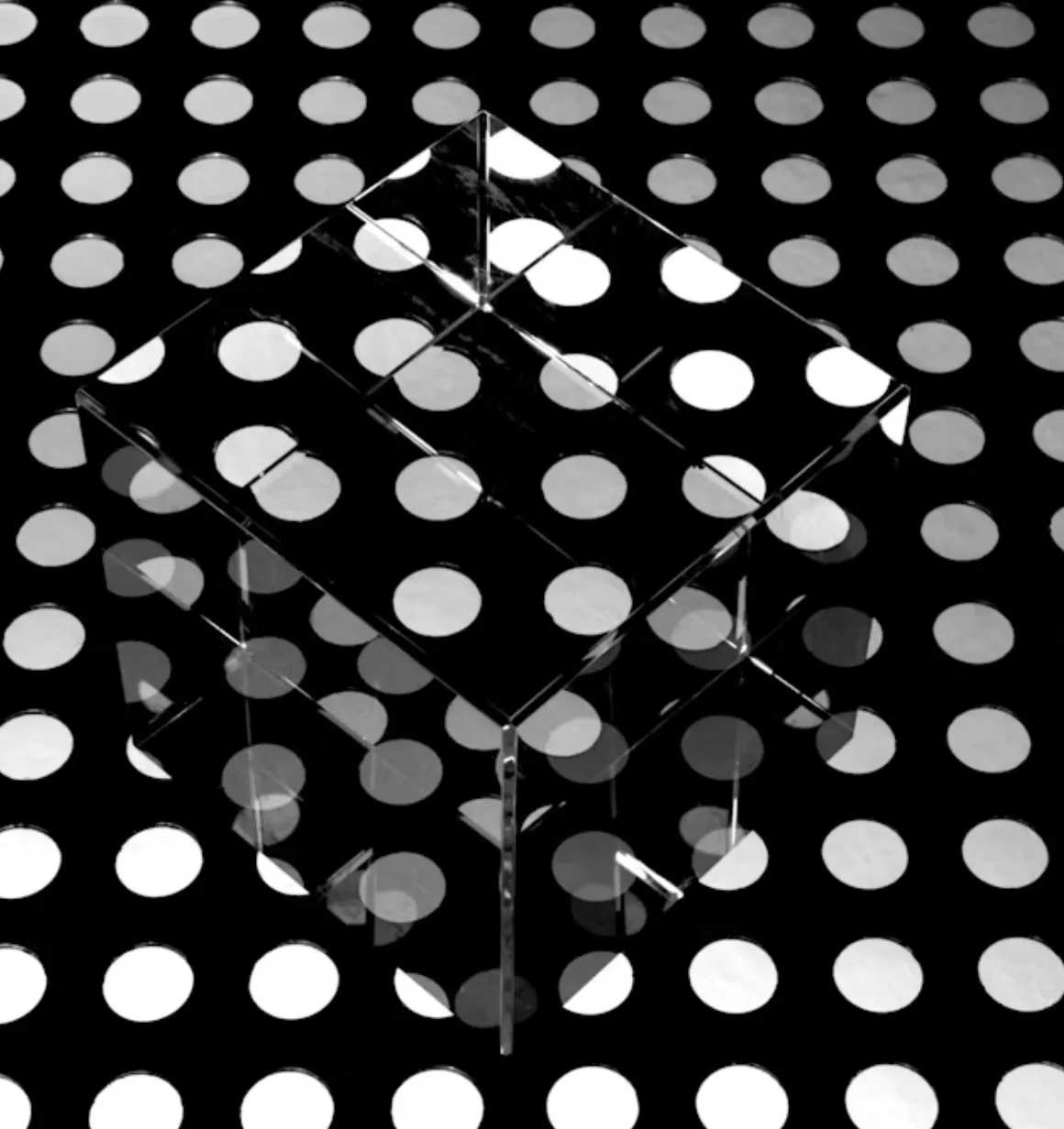 A pattern with elements hidden in plain sight